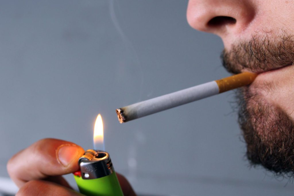 How to smoke in a non-smoking apartment (6 tips)